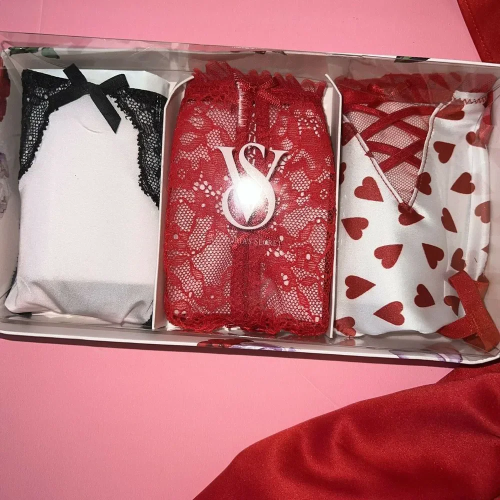 Victoria's Secret S,M thong lot+ROBE RED white pink black HEART LOVE Valentine